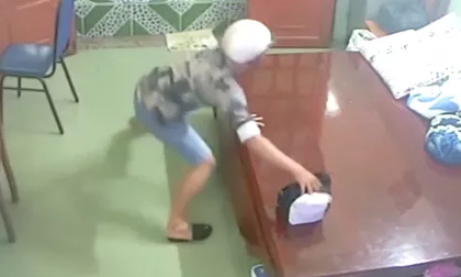 Truy tìm kẻ vào nhà trộm giỏ tiền 800 triệu đồng trong 5 giây