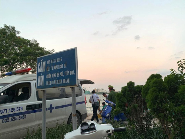 Hà Nội: Bàng hoàng phát hiện thi thể cô gái nổi trên mặt Hồ Tây