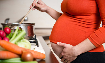 Nguyên tắc ăn uống 'vào con không vào mẹ': Bà bầu ăn nhiều không lo tăng cân, thai nhi phát triển vượt trội