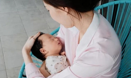 Lộ diện quý tử mới sinh của hoa hậu Đặng Thu Thảo, thừa hưởng nhiều nét đẹp của bố mẹ