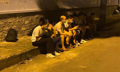 Nhóm người Trung Quốc nghi nhập cảnh trái phép chạy tán loạn khi phát hiện công an