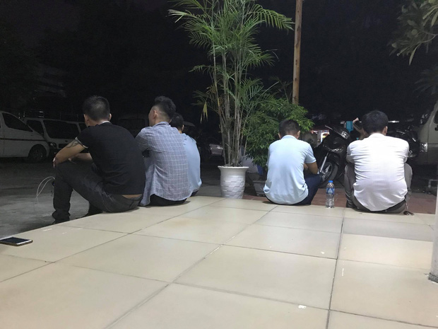 Con gái gục khóc trong nhà tang lễ khi biết tin bố tử vong trong vụ sập giàn kính: 'Bố ra đi khi còn chưa kịp ăn cơm tối...' - 1