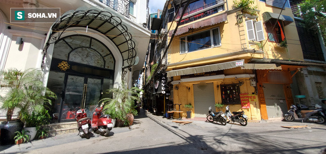 Gia sản trăm tỷ trên phố 'kim cương' Hà Nội nằm phủ bạt, vướng đầy bụi, ồ ạt thanh lý gấp