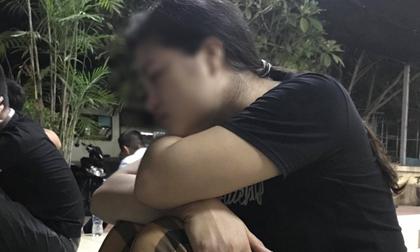 Con gái gục khóc trong nhà tang lễ khi biết tin bố tử vong trong vụ sập giàn kính: 'Bố ra đi khi còn chưa kịp ăn cơm tối...'