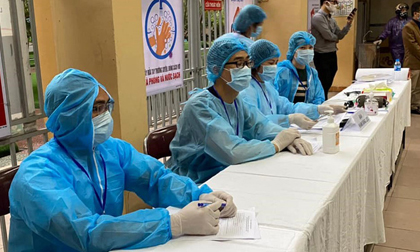 8 nhân viên y tế nhiễm COVID-19; 1 người diễn tiến nặng, tình huống xấu có thể phải lọc máu, chạy ECMO