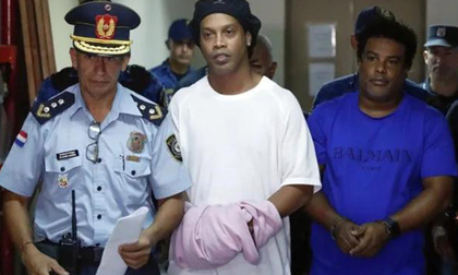 Ronaldinho được trả tự do trong tháng 8