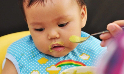 Chuyên gia mách mẹ các thực phẩm đừng cho trẻ dưới 3 tuổi ăn