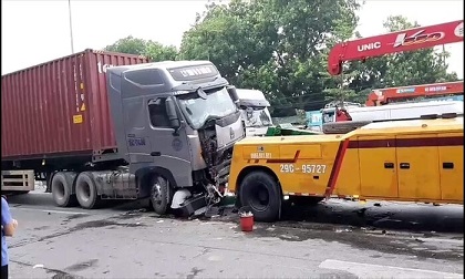 Vụ container 'nuốt chửng' xe 4 chỗ khiến 4 người thương vong: Các nạn nhân đi lễ đền về, hai người là vợ chồng