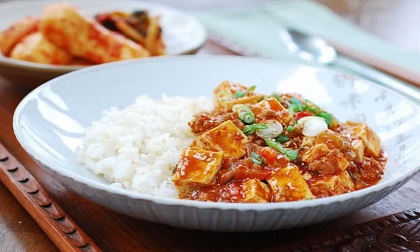 Làm đậu phụ sốt cay kiểu Thái vừa nhanh lại ngon 'xoắn lưỡi'