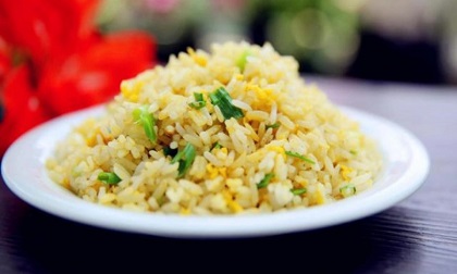 18 người đi cấp cứu vì ăn cơm chiên trứng, bác sĩ chỉ ra sai lầm trong chế biến gây ngộ độc