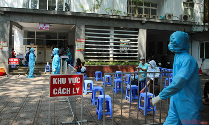 Hà Nội nâng mức nguy cơ lây nhiễm Covid-19 sau khi ghi nhận ca dương tính lần 1