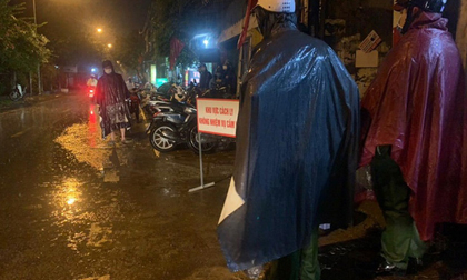 Hà Nội: Khử khuẩn ngay trong đêm, đưa 18 người F1 của nhân viên xe bus dương tính lần 1 với SARS-CoV-2 đi cách ly