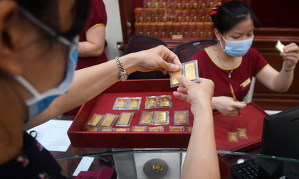Vàng trong nước vượt 62 triệu, bỏ xa thế giới hơn 4 triệu đồng
