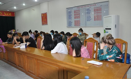 Vĩnh Phúc: Phát hiện nhóm đối tượng nam, nữ đang 'bay lắc' ma tuý trong khách sạn