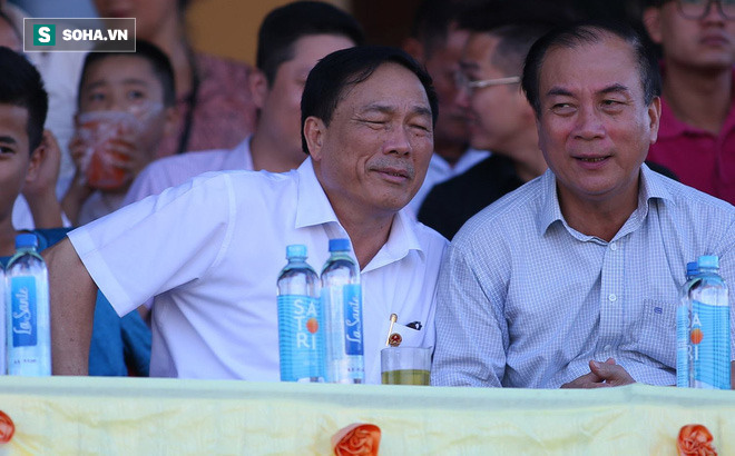 'Trò cười' của bầu Đệ vô tình giúp bầu Đức lộ vị thế 