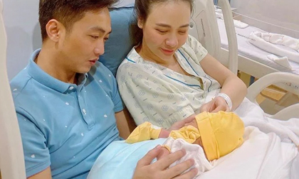 Đàm Thu Trang chính thức lộ diện sau sinh nhưng lời nhắn nhủ của ông xã mới gây chú ý