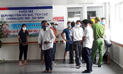 Bé gái tử vong bất thường sau sinh, người nhà 'vây' bệnh viện
