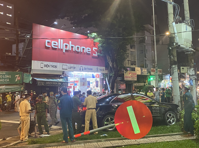 Nhân chứng vụ Camry tông hàng chục xe máy giữa ngã tư Sài Gòn: Ai cũng chảy máu, nữ tài xế sợ hãi vái lạy - 1 Nhân chứng vụ Camry tông hàng chục xe máy giữa ngã tư Sài Gòn: Ai cũng chảy máu, nữ tài xế sợ hãi vái lạy - 1
