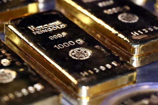 Giá vàng thế giới lại vượt ngưỡng 2.000 USD/ounce - 1