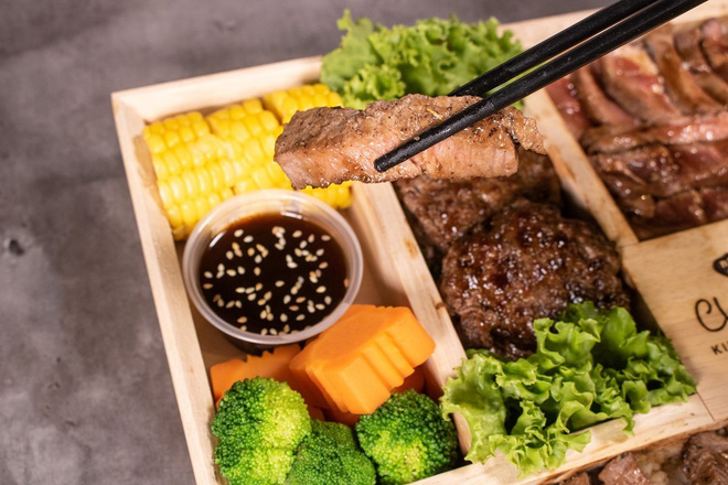 Bên trong hộp cơm đắt nhất Việt Nam, giá bán 'không thể tin nổi' có những gì?