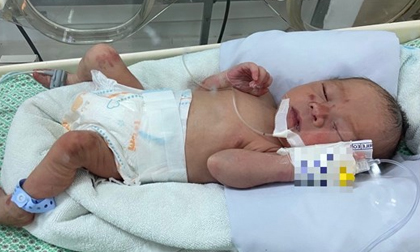 Xác định danh tính người mẹ vứt bỏ bé sơ sinh vào giữa khe tường
