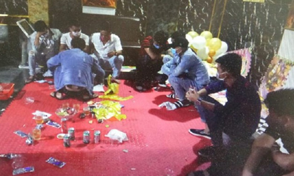 Chui xuống tầng hầm quán karaoke, 14 dân chơi tụ tập ăn nhậu, phê ma tuý