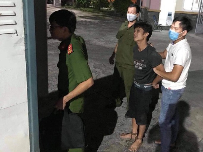 Đồng Nai: Kẻ nghi ngáo đá trộm xe ô tô, tông xe cảnh sát khai gì? - Ảnh 1. Đồng Nai: Kẻ nghi ngáo đá trộm xe ô tô, tông xe cảnh sát khai gì? - Ảnh 1.