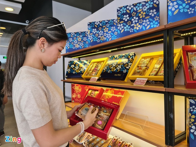Bánh trung thu cao cấp vẫn cháy hàng giữa dịch Covid-19