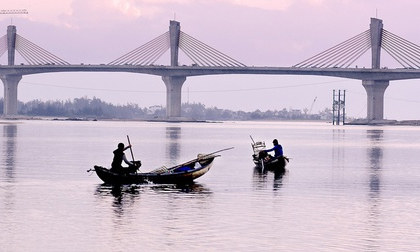 Ba học sinh chết đuối khi tắm sông