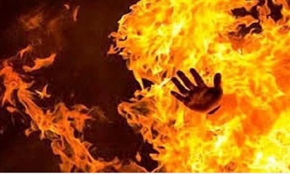 Chồng tẩm xăng đốt vợ, nghi do mâu thuẫn gia đình