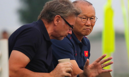 Vì sao thầy Park từ chối đá giao hữu với U19 Việt Nam của HLV Troussier?