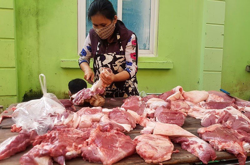 Giá thịt lợn hơi giảm xuống dưới 80.000 đồng/kg - 1