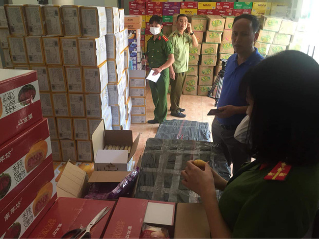 Hơn 10 tấn bánh kẹo, trà sữa phục vụ trung thu không rõ nguồn gốc tuồn vào Hà Nội - Ảnh 4.