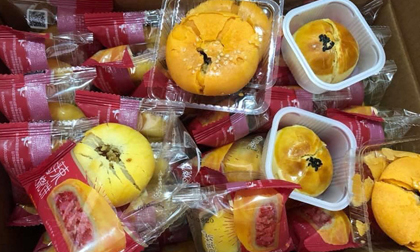 Hơn 10 tấn bánh kẹo, trà sữa không rõ nguồn gốc tuồn vào Hà Nội chờ bán dịp Trung thu