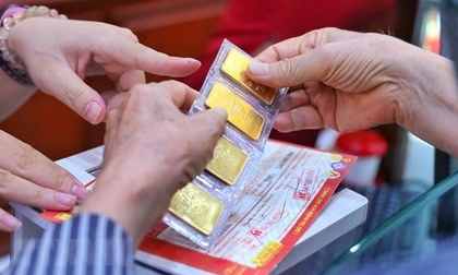 Giá vàng hôm nay 26.8: Liên tục 'bốc hơi', rủi ro trực chờ