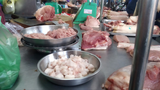 Thịt heo sỉ 100.000 đồng/kg, bà nội trợ vẫn phải mua lẻ gần 200.000 đồng/kg