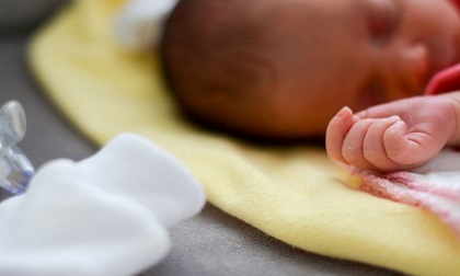 Tiếng khóc của trẻ sơ sinh làm lộ đường dây mua bán người