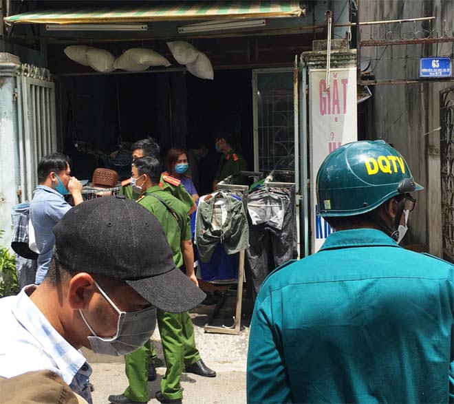 Phát hiện thi thể bé trai trong chiếc vali bí ẩn bốc mùi