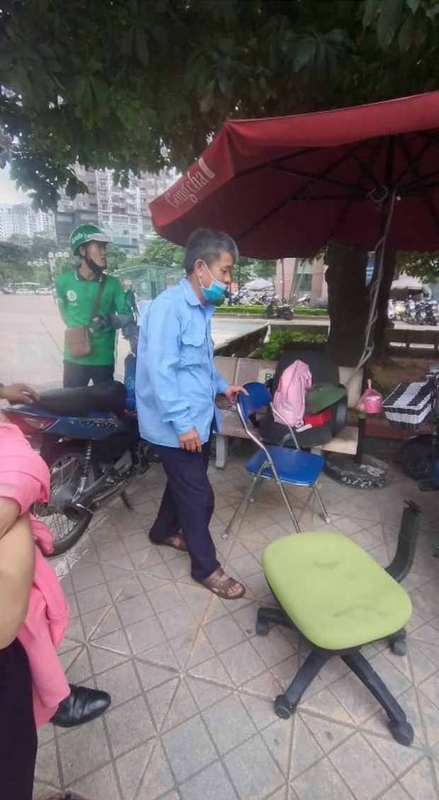Người dân kể lại giây phút bé gái 6 tuổi rơi từ tầng 12 chung cư tử vong: 'Cháu bé xinh xắn lắm, chúng tôi không ai cầm được nước mắt' - 2 Người dân kể lại giây phút bé gái 6 tuổi rơi từ tầng 12 chung cư tử vong: 'Cháu bé xinh xắn lắm, chúng tôi không ai cầm được nước mắt' - 2