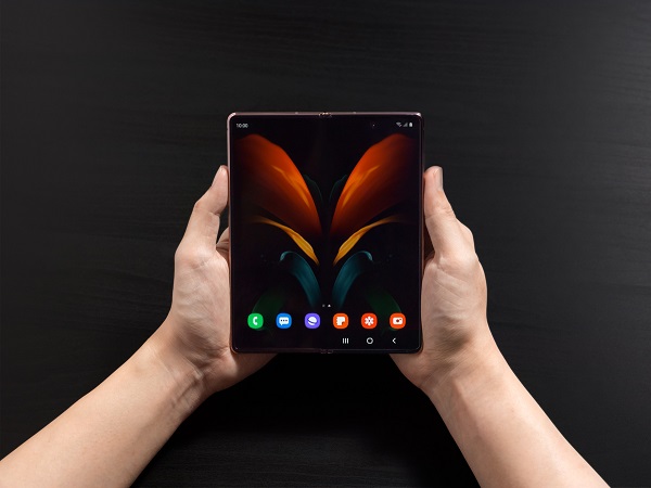 Galaxy Z Fold 2 - Siêu phẩm màn hình gập lên kệ ngày 18/9, giá đắt gấp đôi iPhone - 2