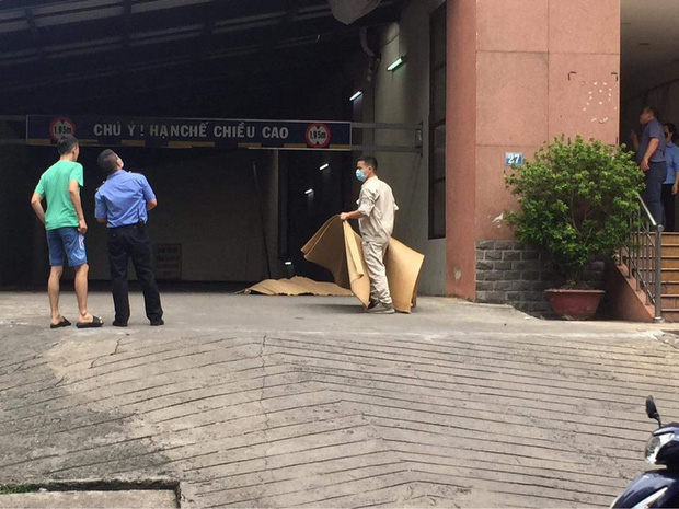 Hà Nội: Nam công nhân sửa điều hoà rơi từ tầng cao chung cư xuống đất tử vong Hà Nội: Nam công nhân sửa điều hoà rơi từ tầng cao chung cư xuống đất tử vong