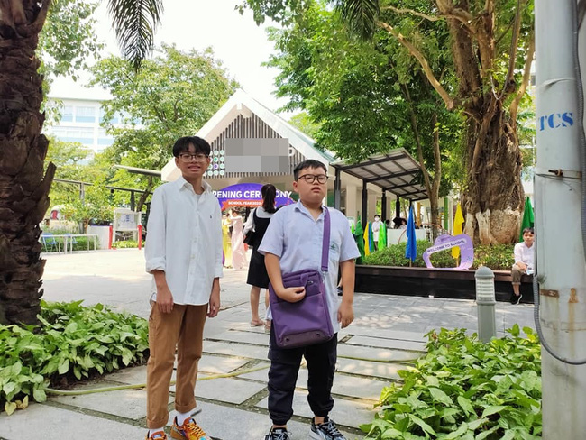 Con trai Xuân Bắc lại khiến cộng đồng mạng cười nghiêng ngả vì biểu cảm trong ngày khai giảng - 1 Con trai Xuân Bắc lại khiến cộng đồng mạng cười nghiêng ngả vì biểu cảm trong ngày khai giảng - 1