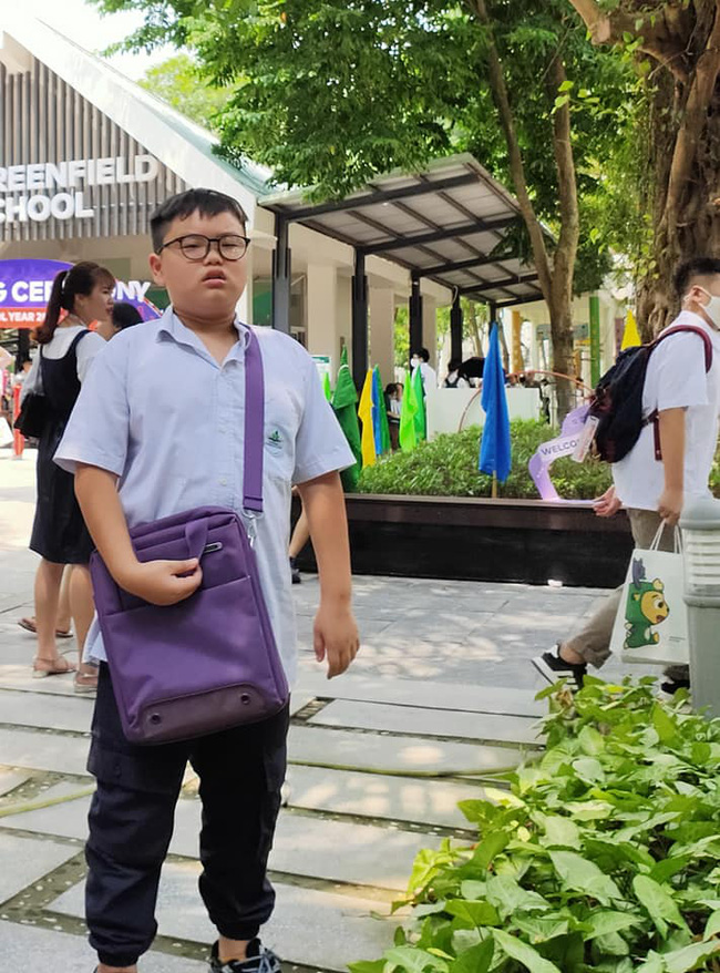 Con trai Xuân Bắc lại khiến cộng đồng mạng cười nghiêng ngả vì biểu cảm trong ngày khai giảng Con trai Xuân Bắc lại khiến cộng đồng mạng cười nghiêng ngả vì biểu cảm trong ngày khai giảng