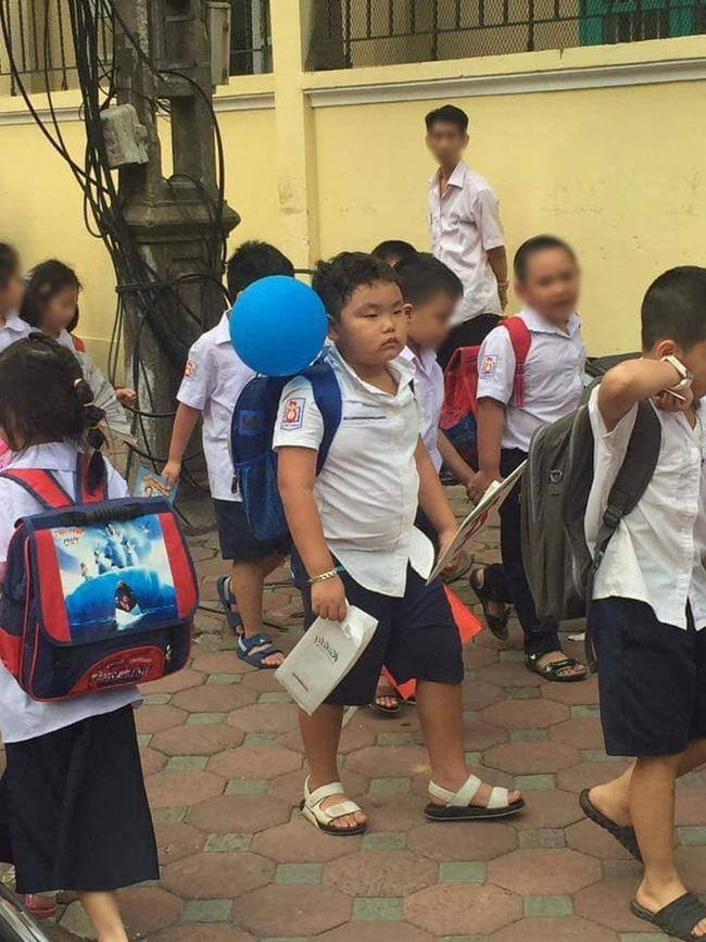Con trai Xuân Bắc lại khiến cộng đồng mạng cười nghiêng ngả vì biểu cảm trong ngày khai giảng - 3 Con trai Xuân Bắc lại khiến cộng đồng mạng cười nghiêng ngả vì biểu cảm trong ngày khai giảng - 3