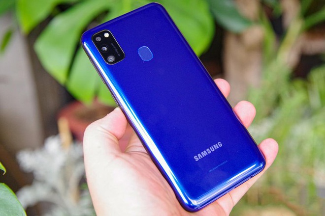 Những smartphone giá rẻ có màn hình lớn, pin khỏe