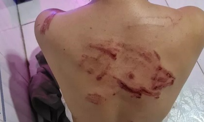 Nửa đêm xông vào nhà truy sát người