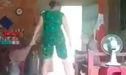Vụ con gái hành hạ mẹ ở Long An: Sau khi bà cụ mất, cháu ngoại gửi clip cho người thân