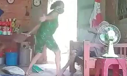 Vụ clip con gái đánh đập, đổ rác lên đầu mẹ già 88 tuổi: Người con gái khai gì?