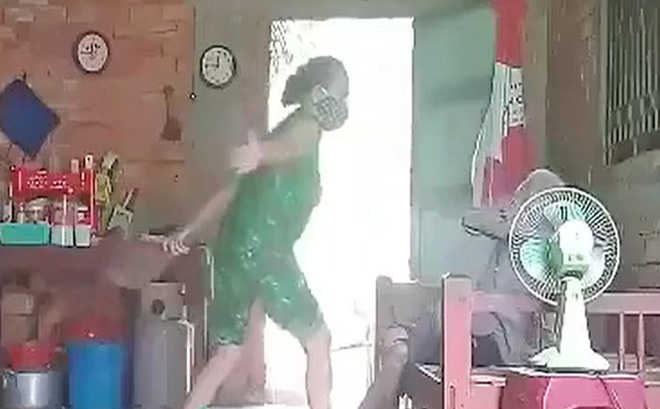 Vụ con gái hành hạ mẹ ở Long An: Sau khi bà cụ mất, cháu ngoại gửi clip cho người thân