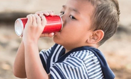 4 đồ uống gây tổn thương gan thận ở trẻ nhỏ, nhất là loại thứ 3